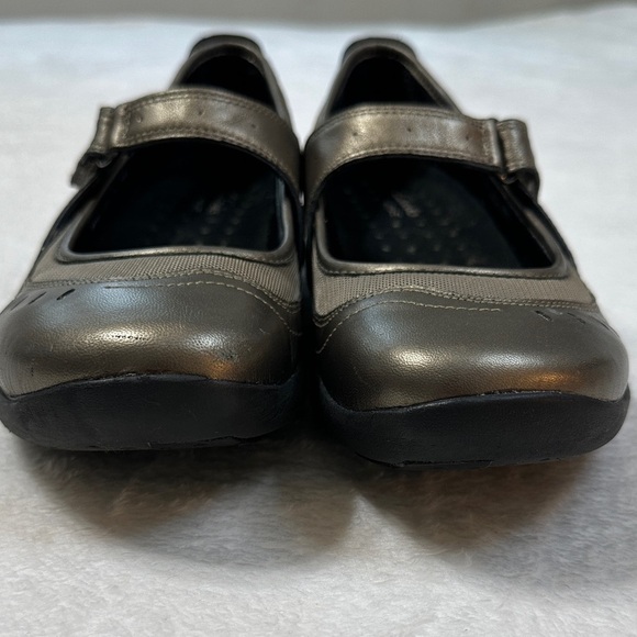 Clarks~Wave~Cruise Women's Size 7 Metallic Leather Comfort Mary Jane Shoes Flats - Picture 9 of 16